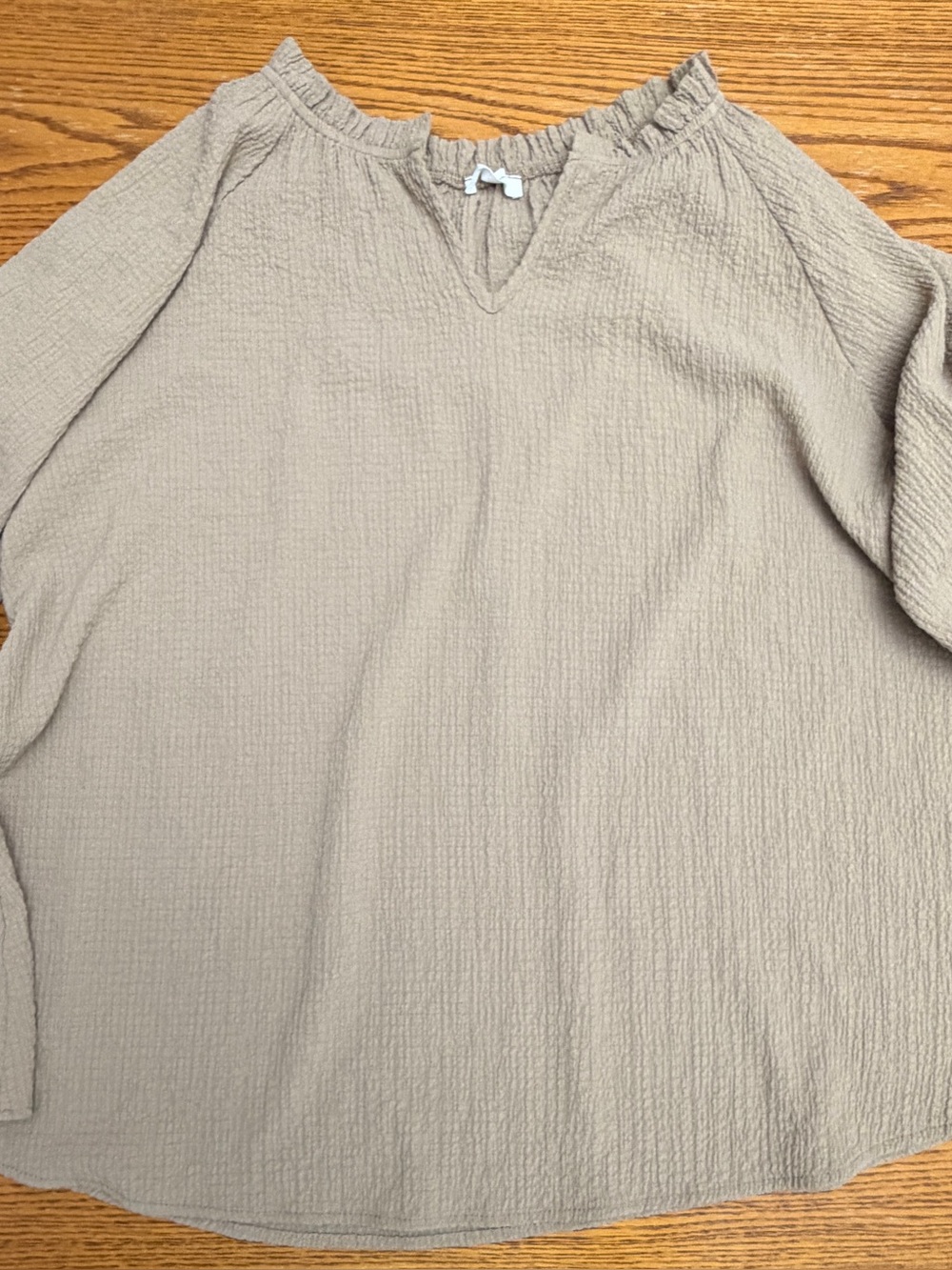 Ces Femme women’s V-Neck blouse in Taupe